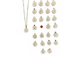 Collier pendentif lettre